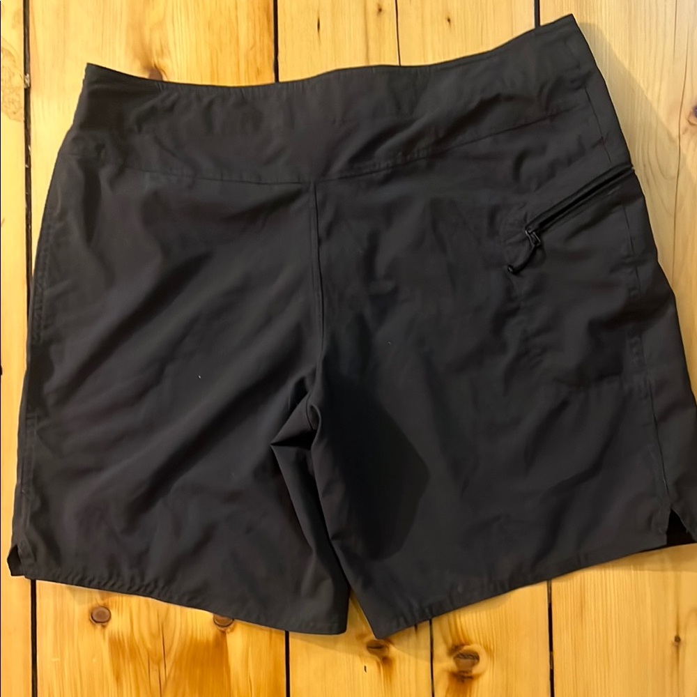 Patagonia women’s size 10 Black lace up board short - Picture 4 of 5
